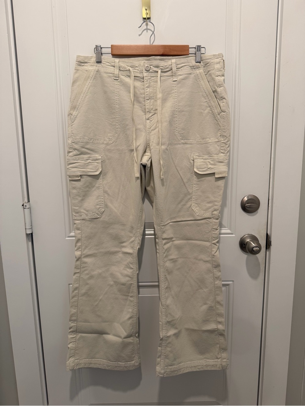 American Eagle Outfitters Cream Cargo Pants with Utility Pockets
